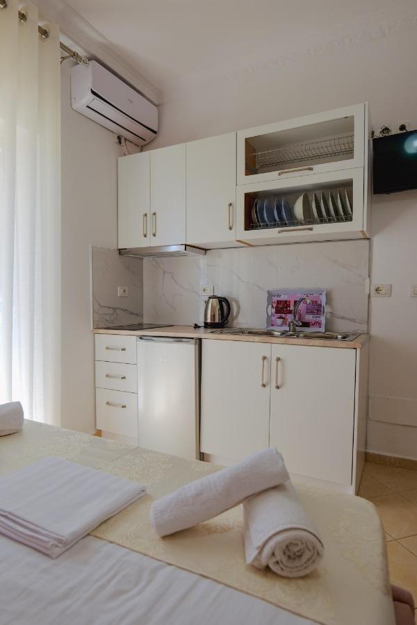 Eleni Guest House Sarande Exterior photo