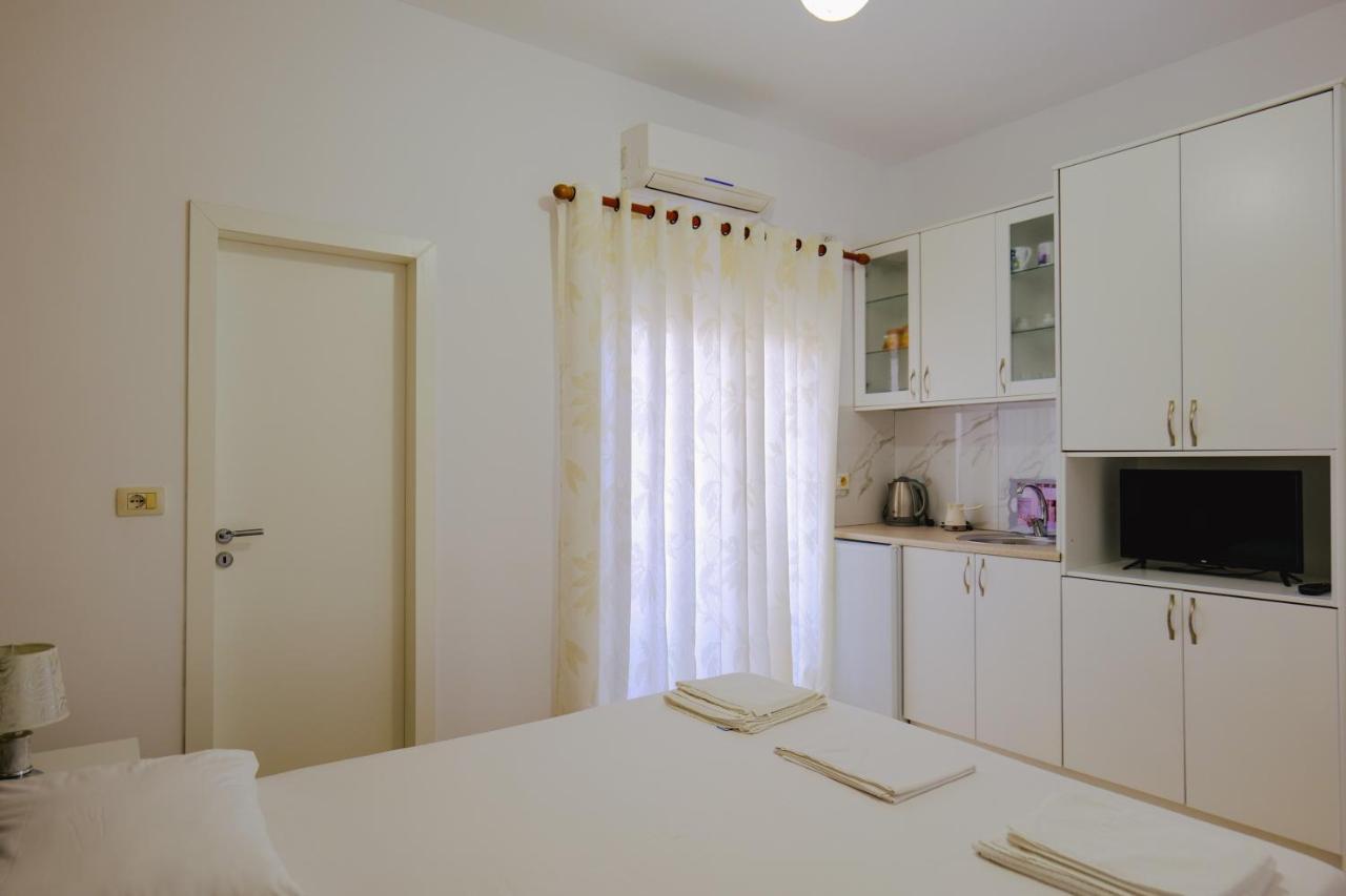 Eleni Guest House Sarande Exterior photo