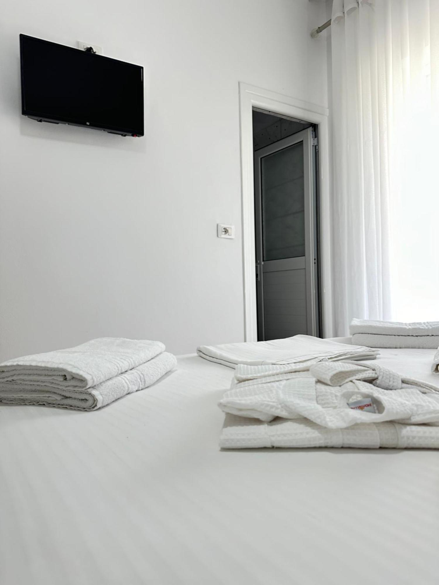 Eleni Guest House Sarande Exterior photo