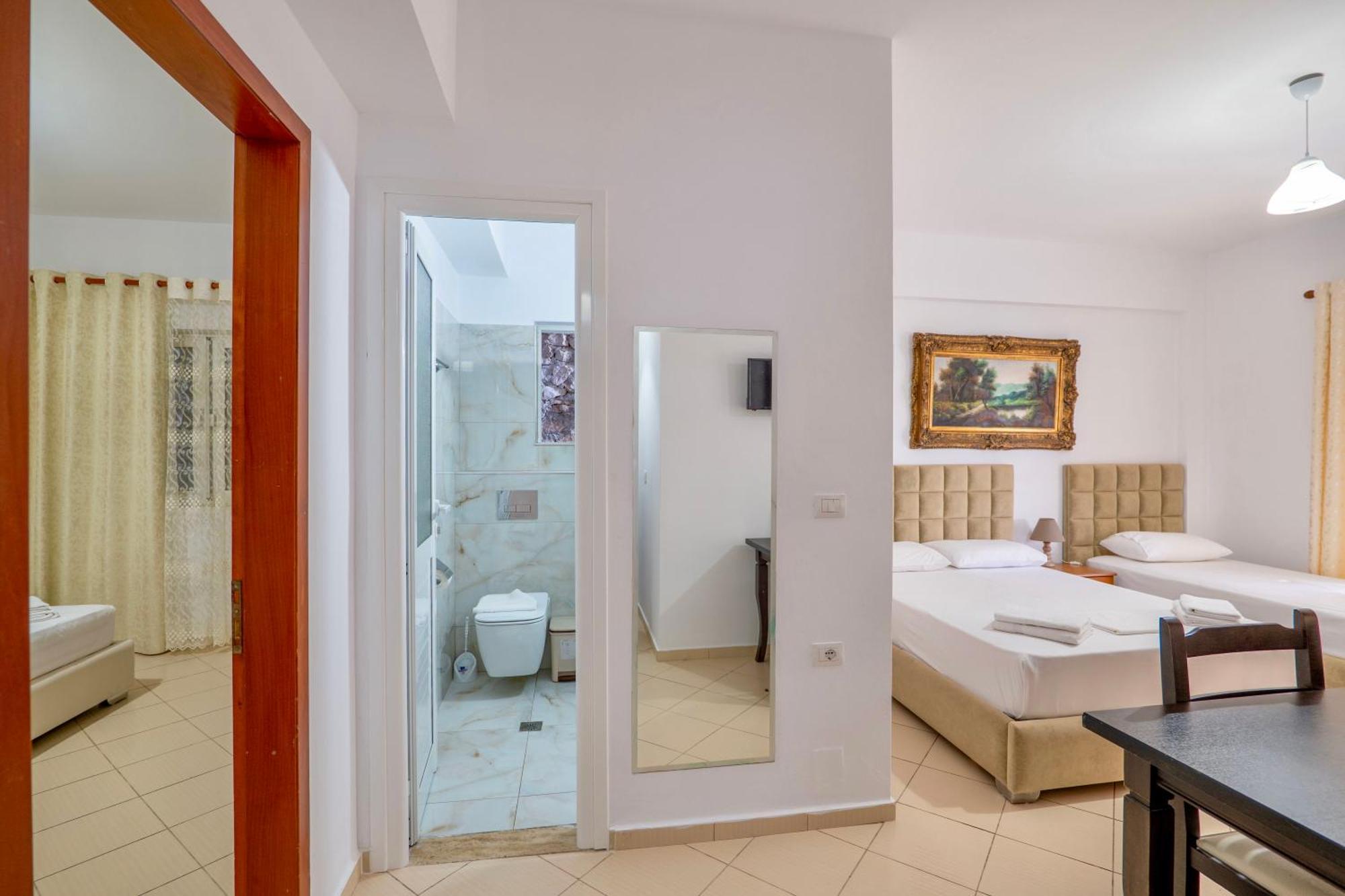 Eleni Guest House Sarande Exterior photo