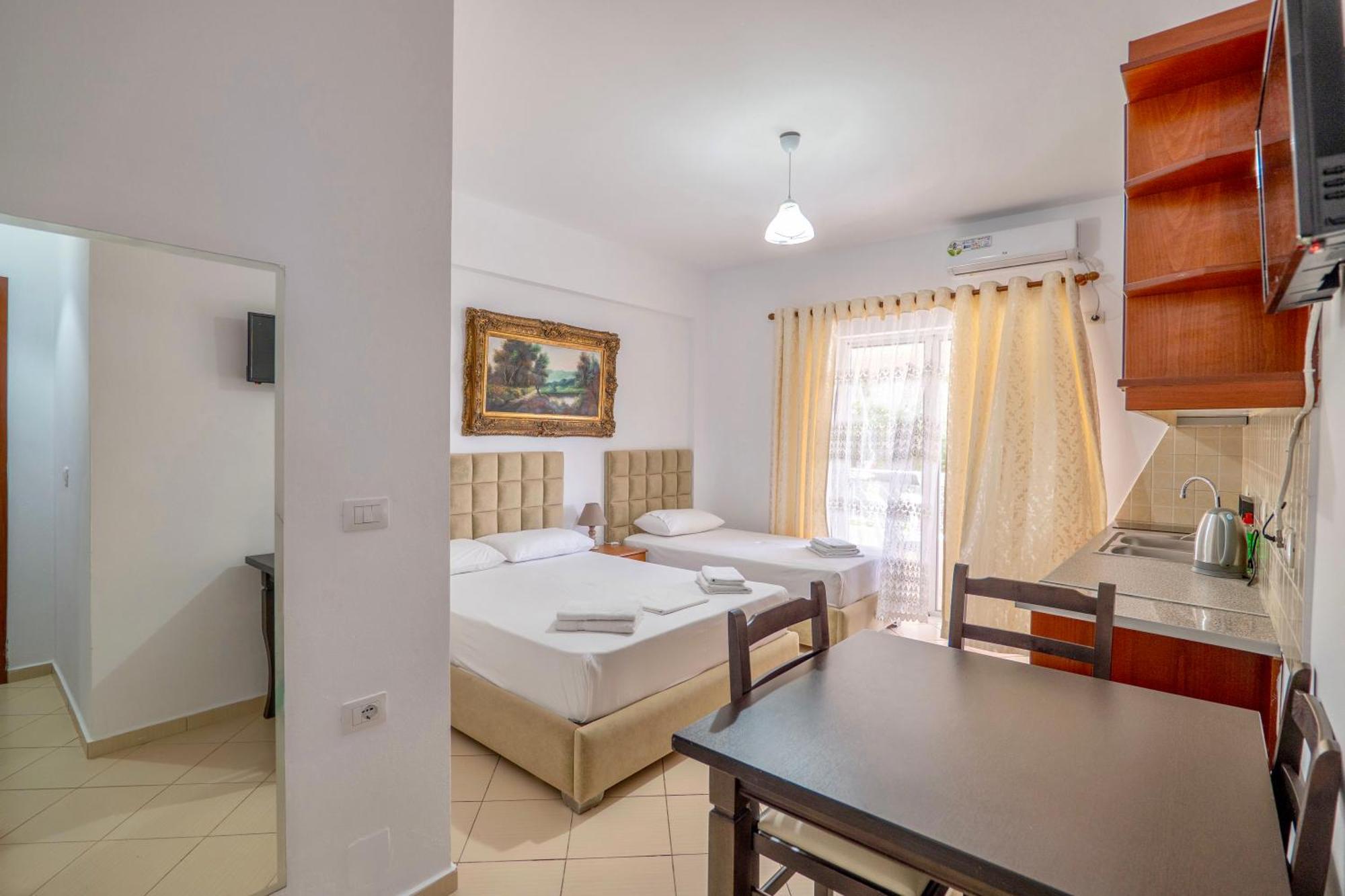 Eleni Guest House Sarande Exterior photo