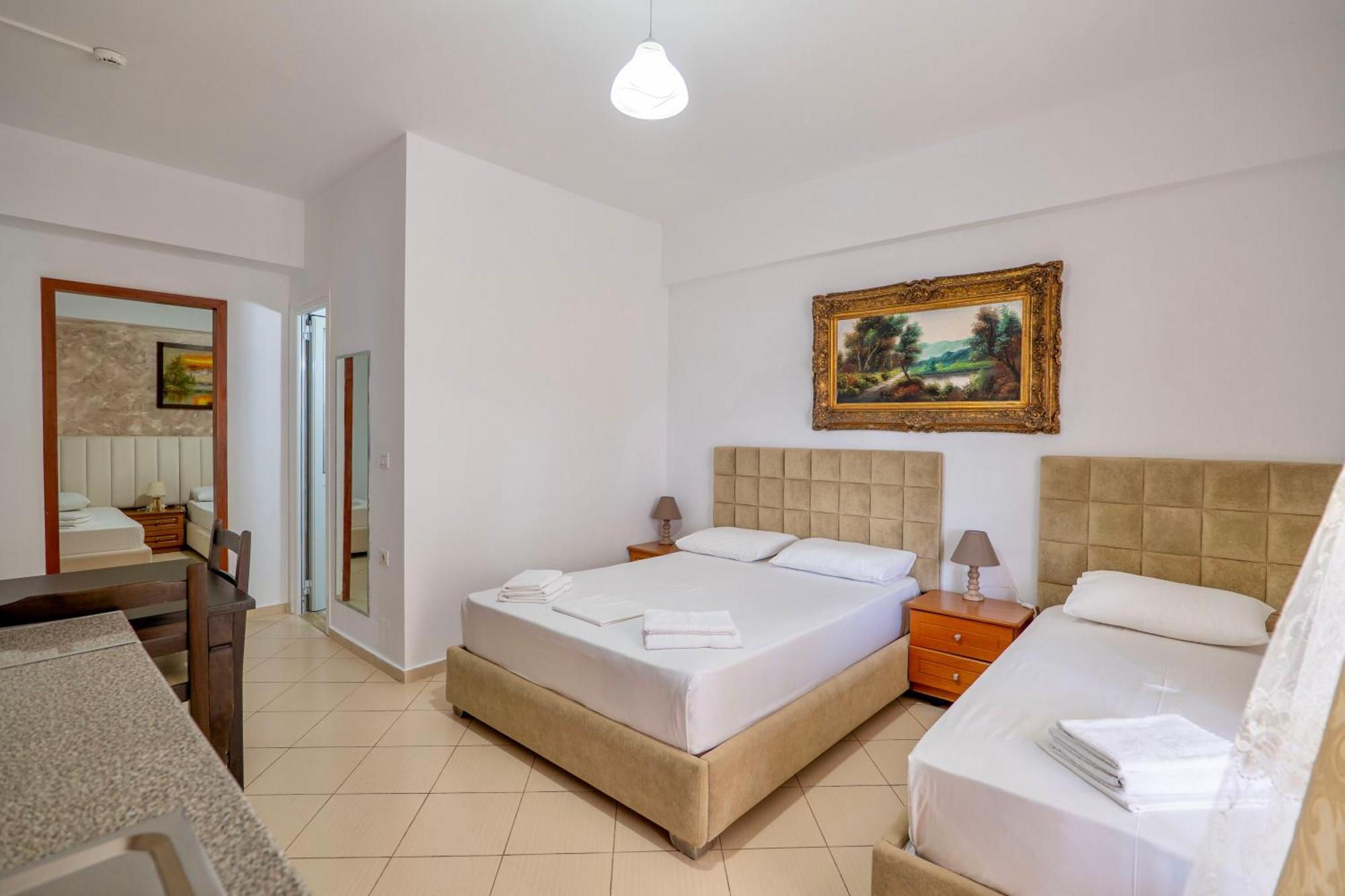 Eleni Guest House Sarande Exterior photo