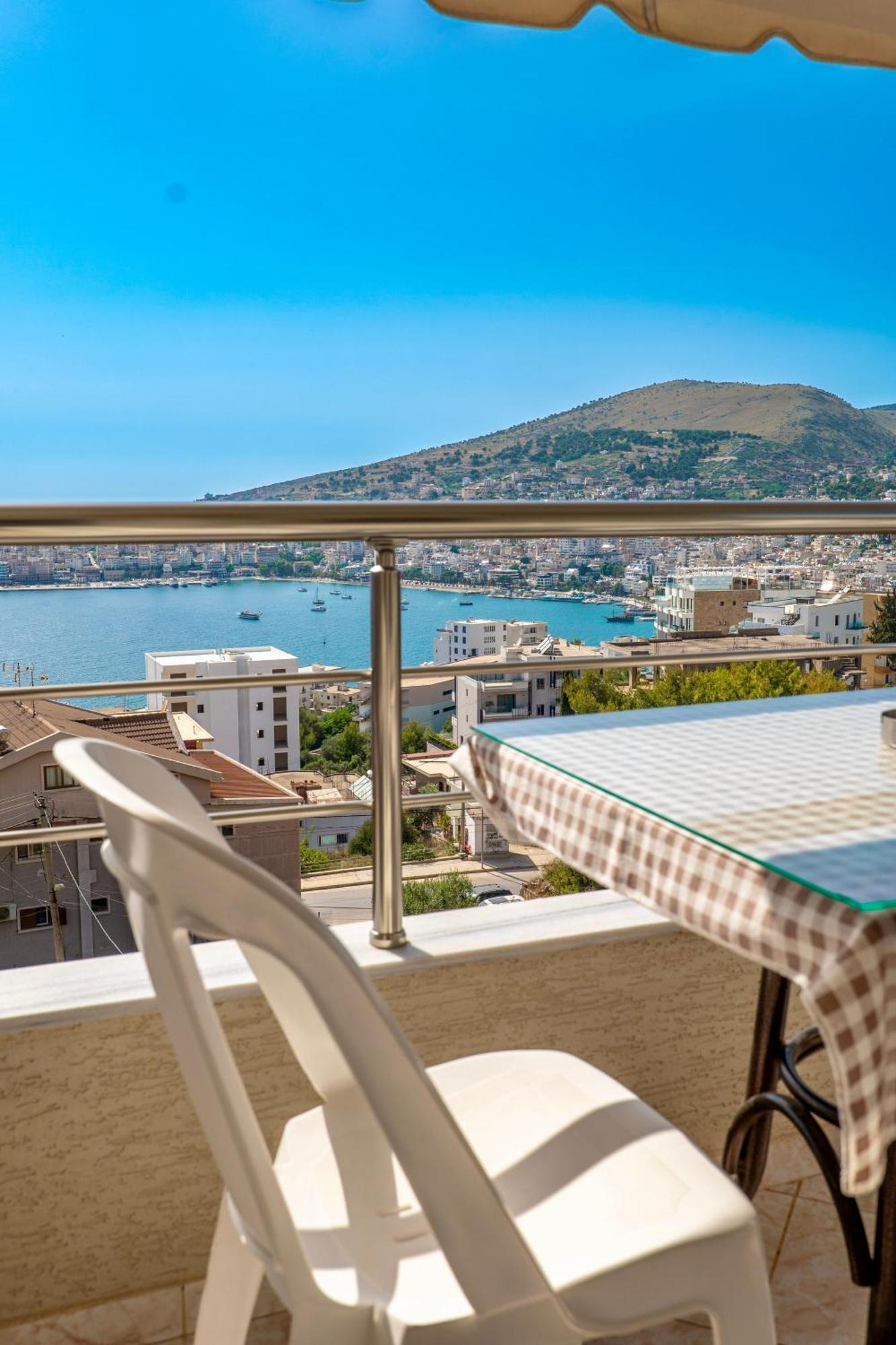 Eleni Guest House Sarande Exterior photo