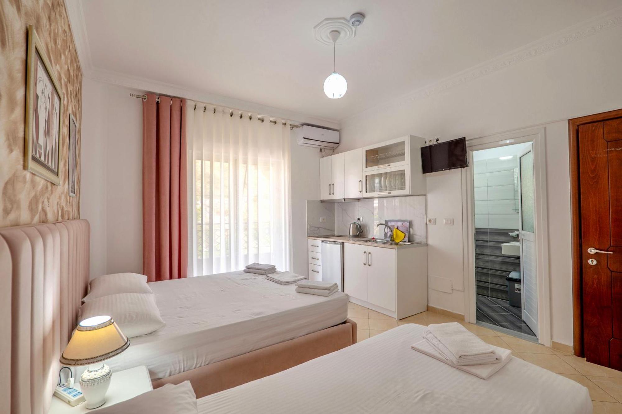 Eleni Guest House Sarande Exterior photo